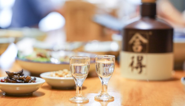 时光品鉴官来袭！舍得酒携手王阳喜迎中秋，打造节日氛围大片  