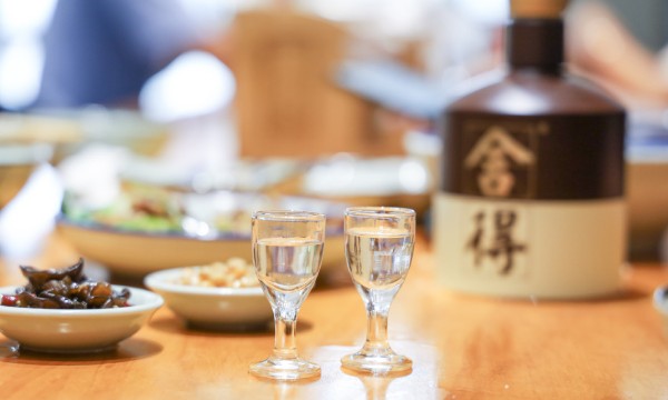 时光品鉴官来袭！舍得酒携手王阳喜迎中秋，打造节日氛围大片  